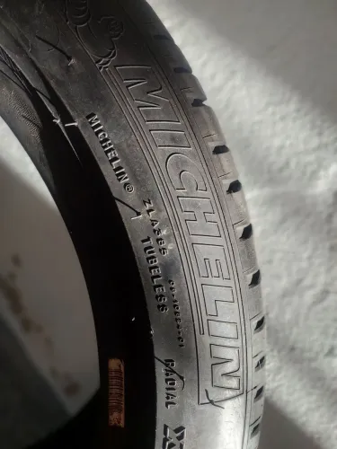 Pneu Michelin Aro 19 Primacy 3 (*) 275/40R19 101Y Run Flat
