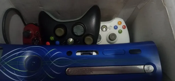 Console Xbox 360 desbloqueado + lote de jogos