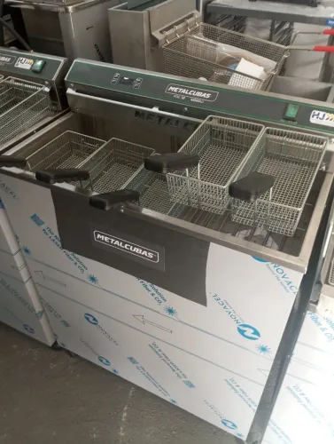NZ. Fritadeira elétrica óleo 30 litros zona fria 10kw METALCUBAS 