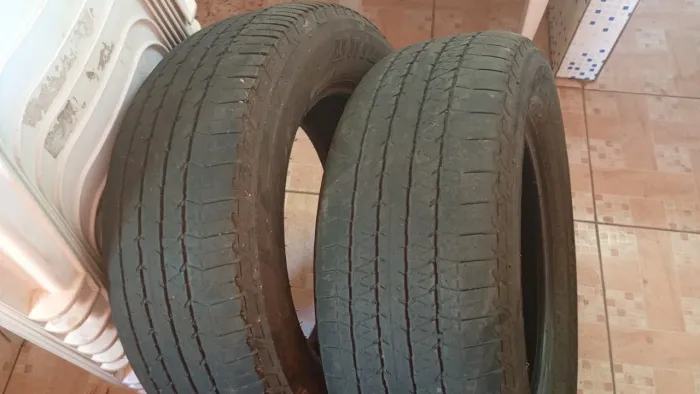Vendo pneus com 80 % de aproveitamento