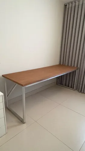 Mesa industrial para escritório 