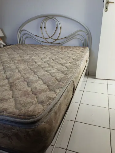 Cama casal tubular com colchão 