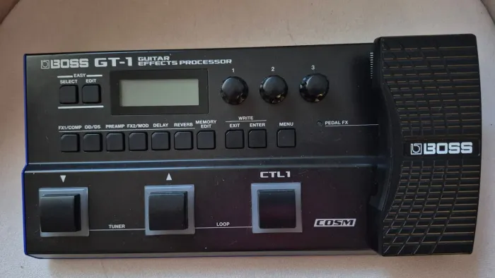 Pedaleira Boss Gt1 - Semi novo - Guitarra