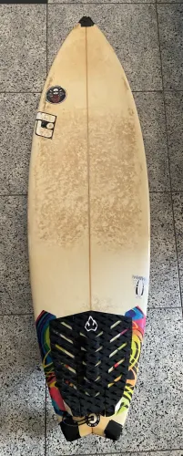 Prancha de Surf R. Larica - Excelente para performance