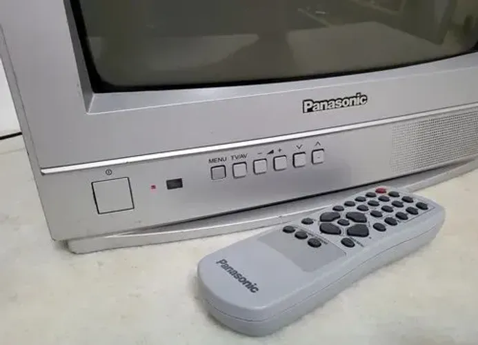 TENHO UMA TELEVISÃO QUERO TROCAR EM UM CELULAR 