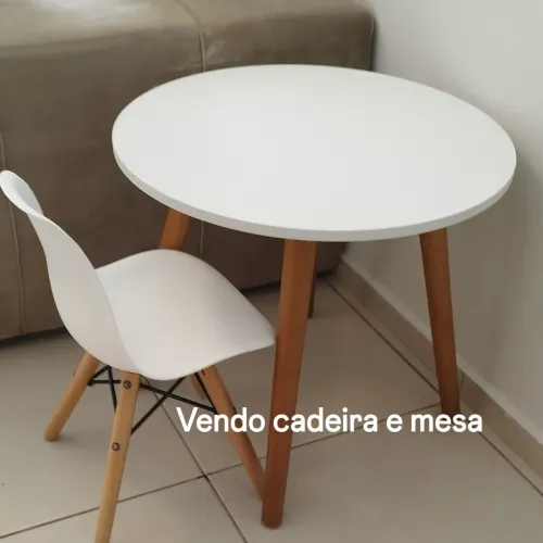 Mesa com cadeira infantil 