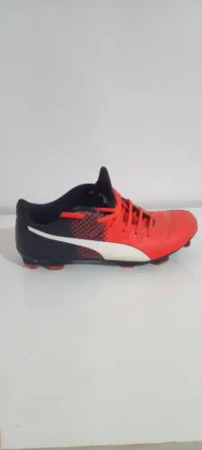 Chuteira da Puma número 39 mod evospeed