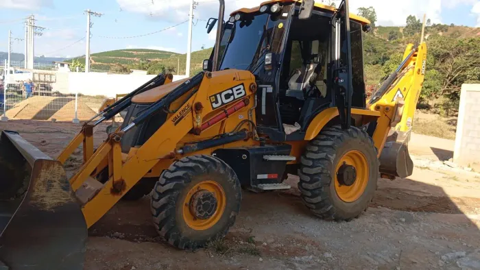 Vendo Retroescavadeira 2023 JCB 3CX