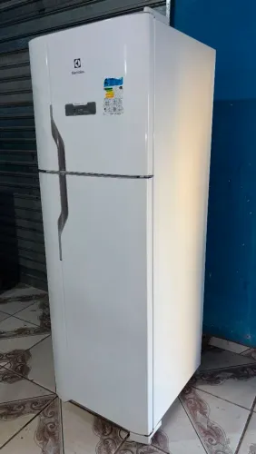 Geladeira frost free semi nova