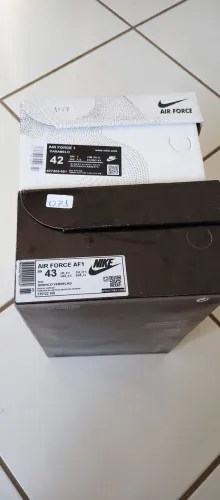 Lote dois tênis Nike, usados, primeira linha, na caixa