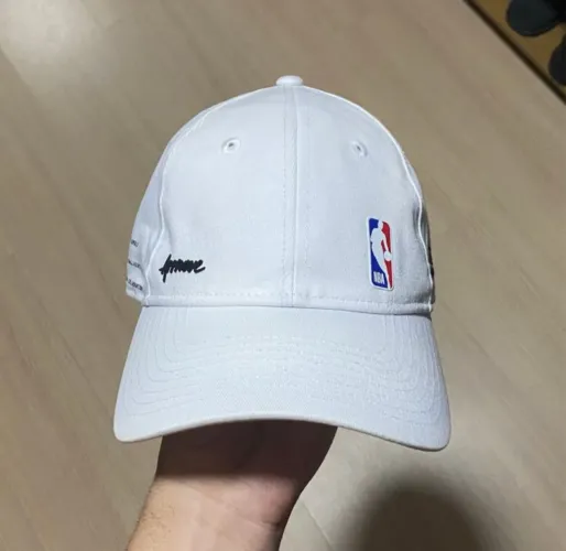 Boné New Era collab com Approve e NBA