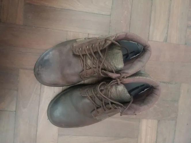 Bota marluvas muito nova