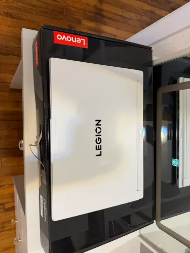 Lenovo Legion 7 (16IAX10) - RTX 5070 | Intel Core Ultra 9 | 32GB RAM