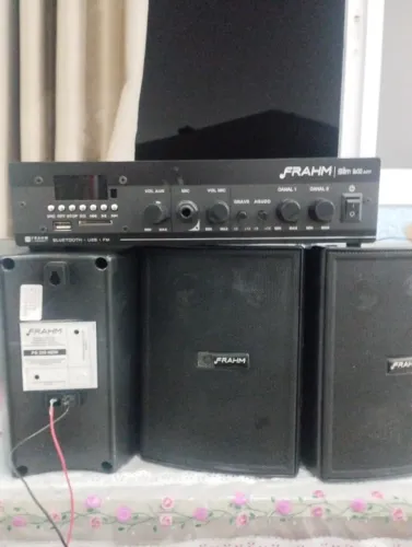 Amplificador FRAHM slim 1600 app + 12 caixas de som FRAHM PS 200 30W RMS