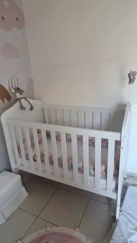 Berço nunca usado que vira cama.