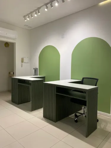 Mesa de nail/manicure em L de MDF. 