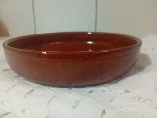 Tigela de barro redonda