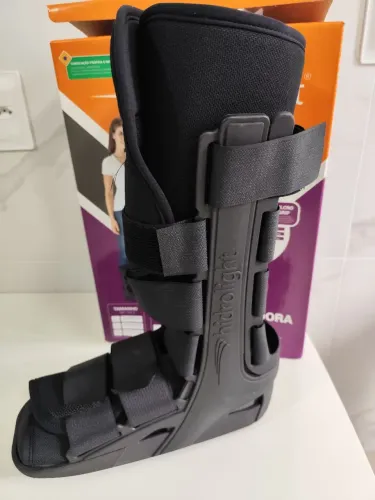 Bota imobilizadora Standard Longa da Hidrolight.