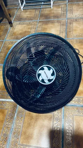 Ventilador parede 60 cm. 180 reais.