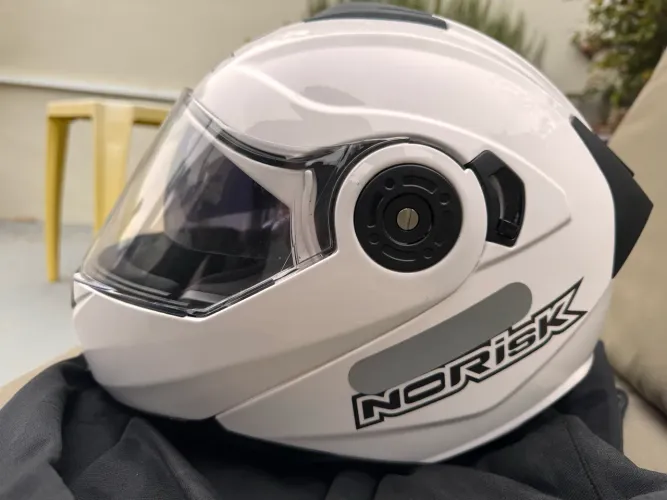 Capacete escamoteável Norisk ótimo estado