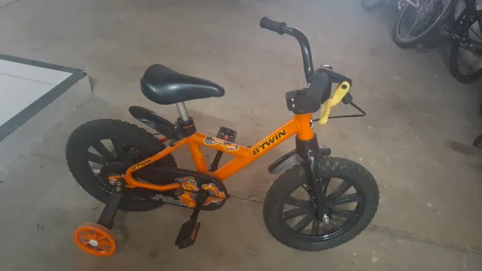 Bicicleta Infantil B'TWIN Robot 500 Aro 14 com Rodinhas - Excelente Estado