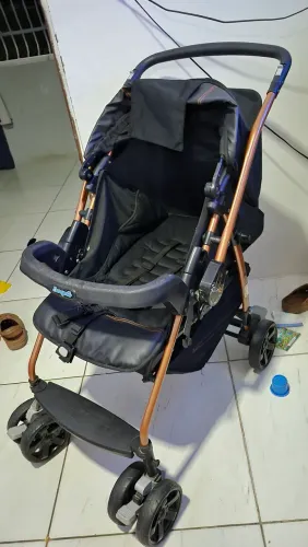 Vendo carinho de bebê