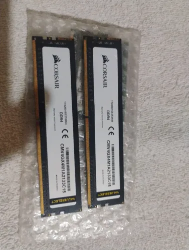 Vende-se 2 Pente de Memória Corsair DDR4 4GB 2133MHz Corsair Valueselect