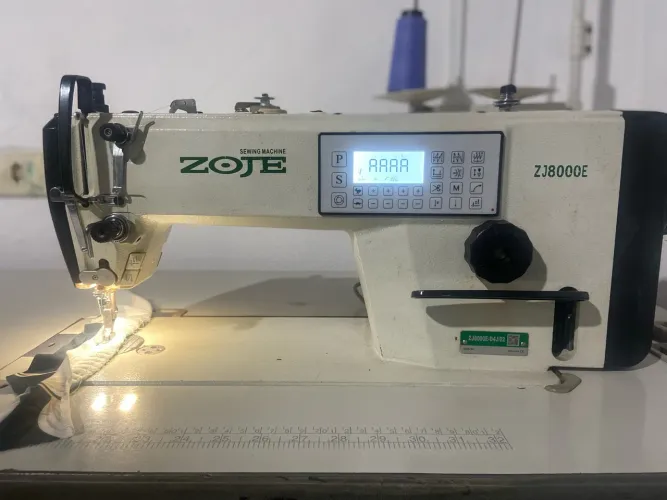 Máquina de Costura Reta Industrial Eletrónica Zoje ZJ8000E Direct Drive - Excelente Estado