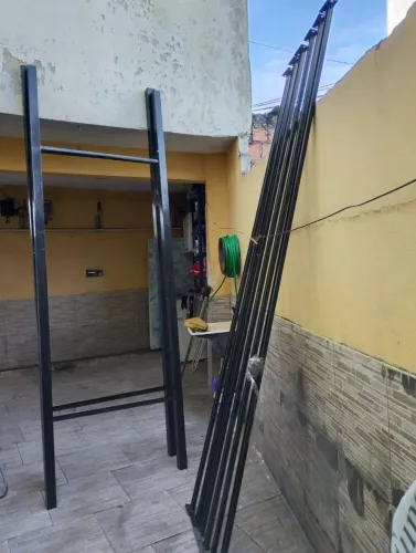Suporte prateleira para TV.
