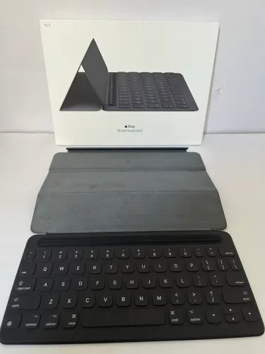 Apple Smart Keyboard p/ iPad 10.5 Seminovo - OLX Pay - Cinza - Troca e Parcelo 18x