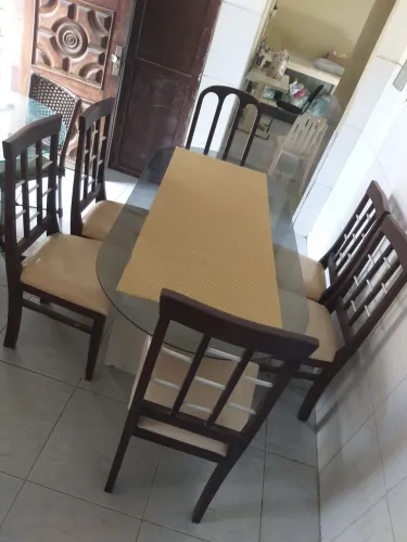 Mesa de vidro com 6 cadeiras 