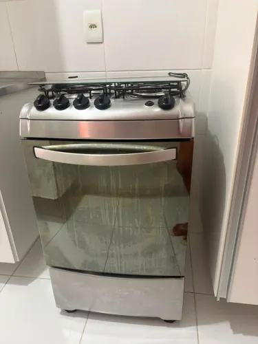 Vende-se fogão Eletrolux 4 bocas tel: *46