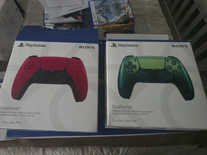 3 controles PS5 + base de carregamento original