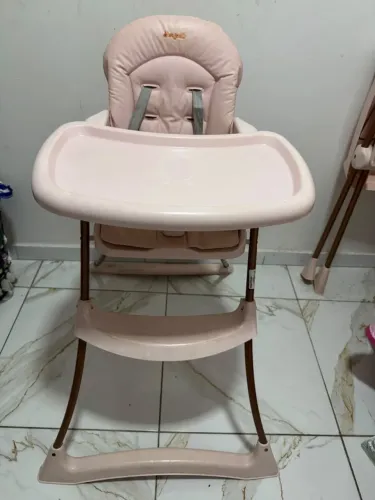 Vendo cadeira de alimentação e banheira com trocador Burigotto