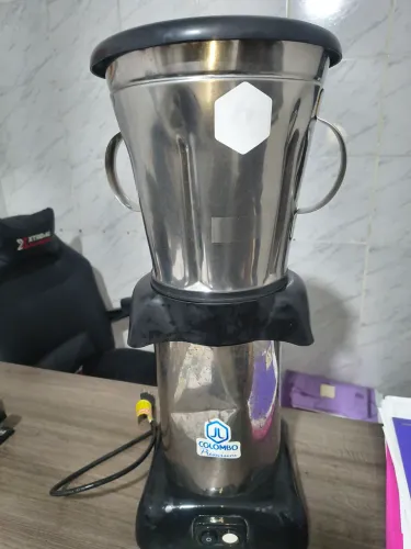 Liquidificador 6litros baixa rotação Bivolt. Ideal para batidas pesadas