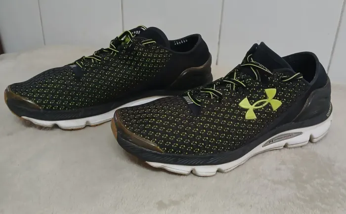 Tênis Under Armour SpeedForm Gemini Preto e Amarelo Tamanho 42,5