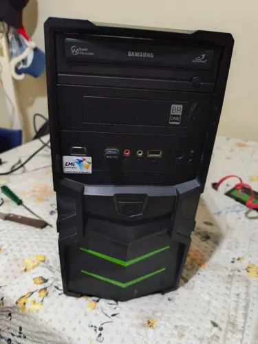Gabinete Gamer com Placa Mãe junto