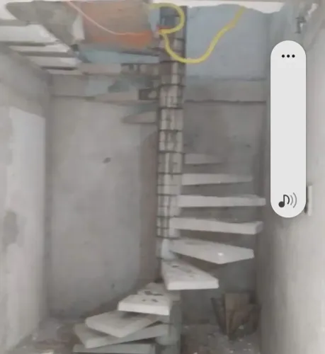 Escadas caracol e reta pre molldadas