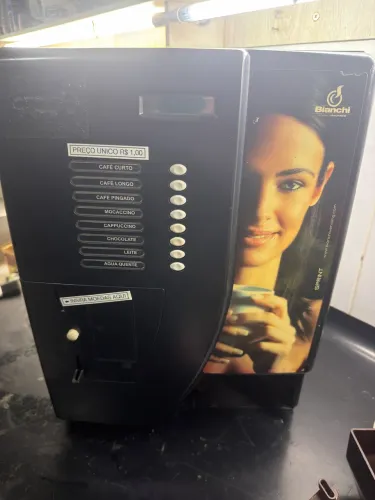 Máquina de café multibebida 