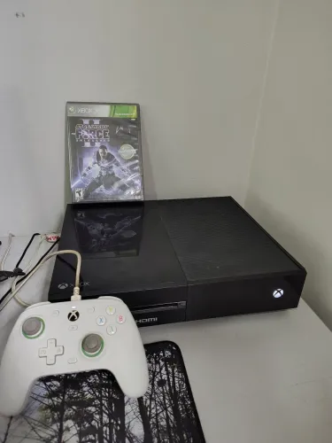 Xbox one + 1 jogo mídia física (360) + Dark souls Remastered + Far cry new Dawn Digital.