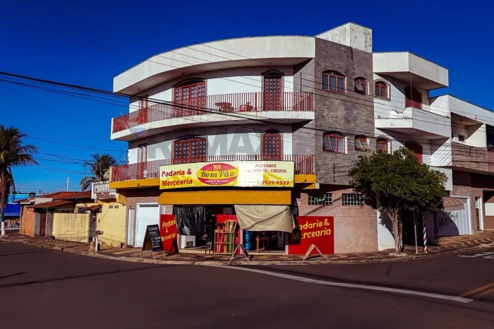 Prédio multifuncional à venda no Jardim Fátima em Araras - 2 Apartamentos e 1 salão Comerc