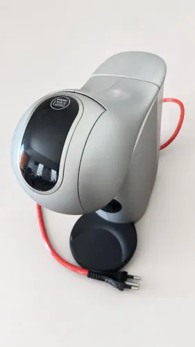 Cafeteira NESCAFE Genio S **Touch** + suporte para cápsulas