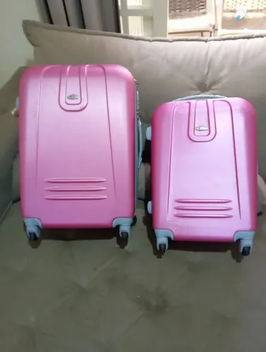 Duas Malas De Viagem por 200,00 Tamanho P e M
