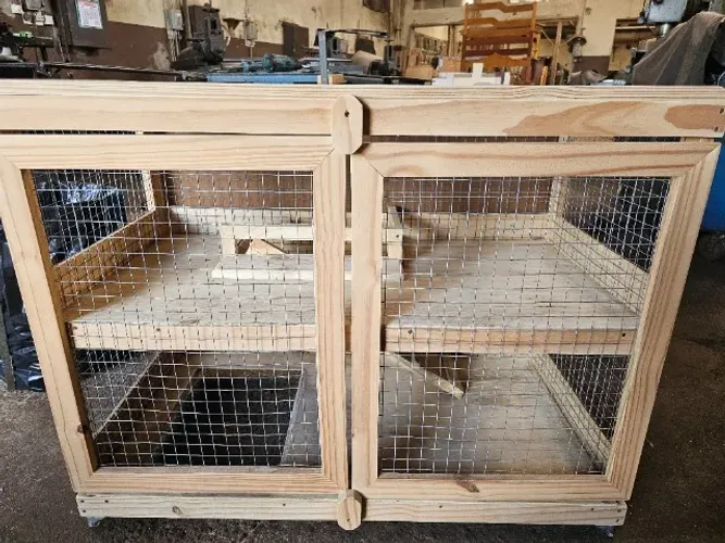 Casinha Viveiro de Madeira para Coelho e Porquinho da Índia semi novo