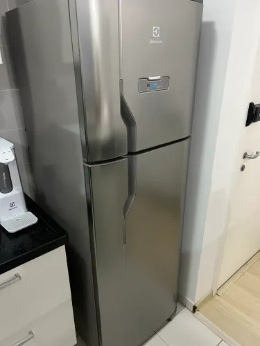 Geladeira Electroluz Frost Free 371L Turbo Congelamento Duplex Inox 110v