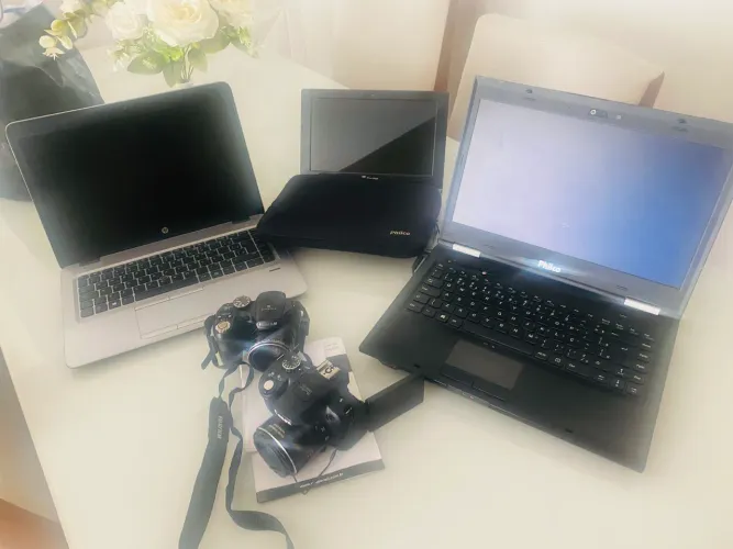 2 notebook 1 netbook e duas câmeras fotográficas