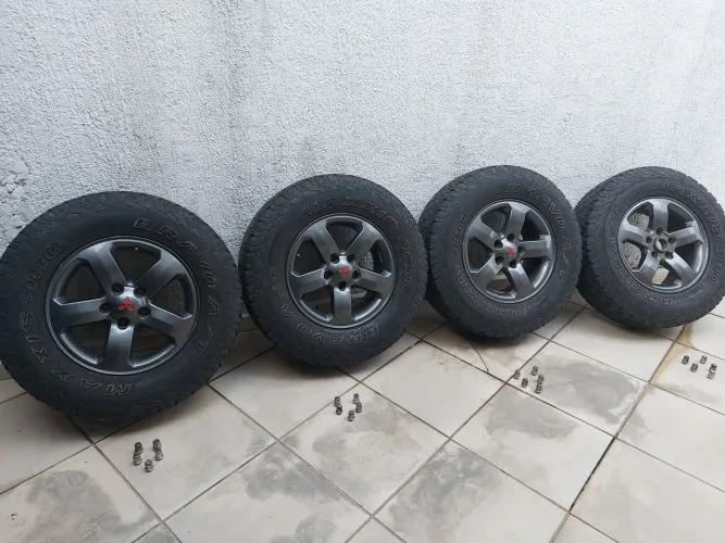 Conjunto Aro + Pneus + Porcas TR4