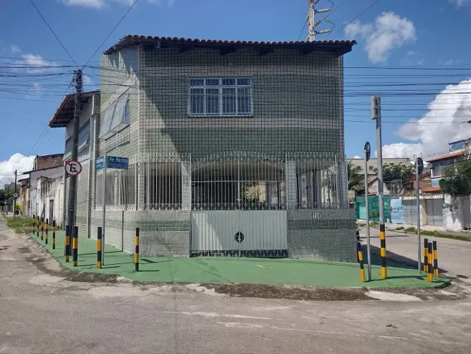 EXCELENTE CASA DUPLEX, LOCALIZAÇÃO PRIVILEGIADA A 100M DO SHOPPING BENFICA, 270m², SALA, E