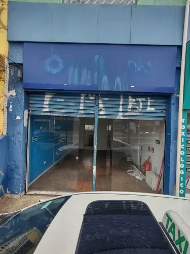 Salão Comercial na avenida com aproximadamente 40m²