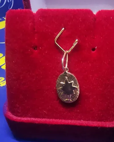 Pingente Ouro 18 Kilates Peso 0.40 Grama 11 x 9 mm